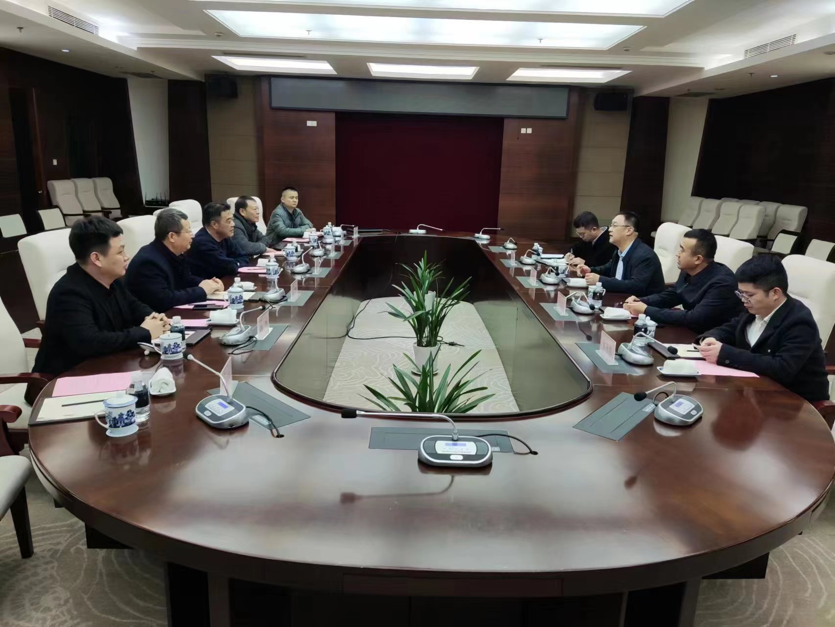 乌海市副市长王继平一行到HB火博股份调研领导 (3).jpg