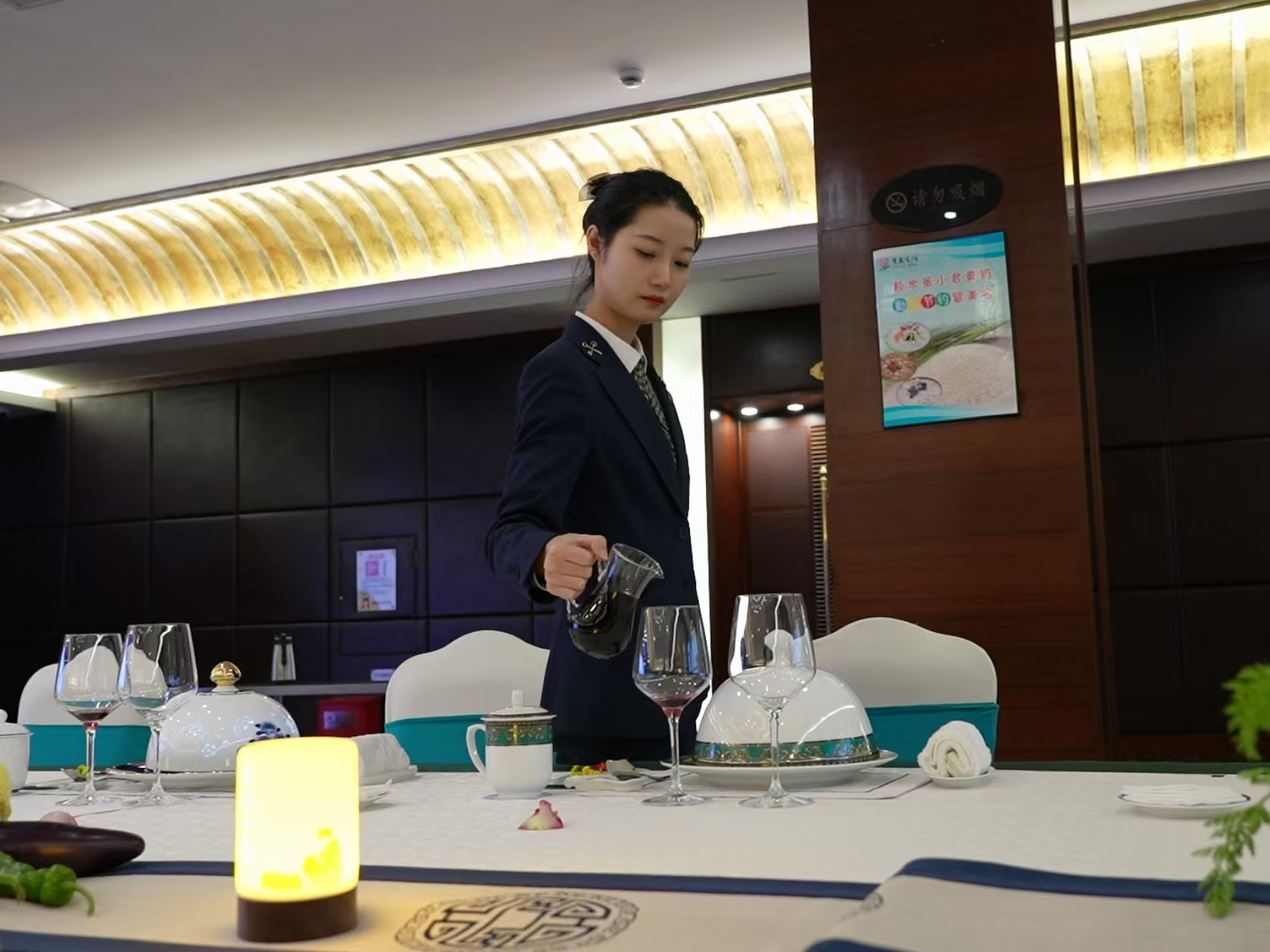 图3 当真进行餐前筹备.jpg